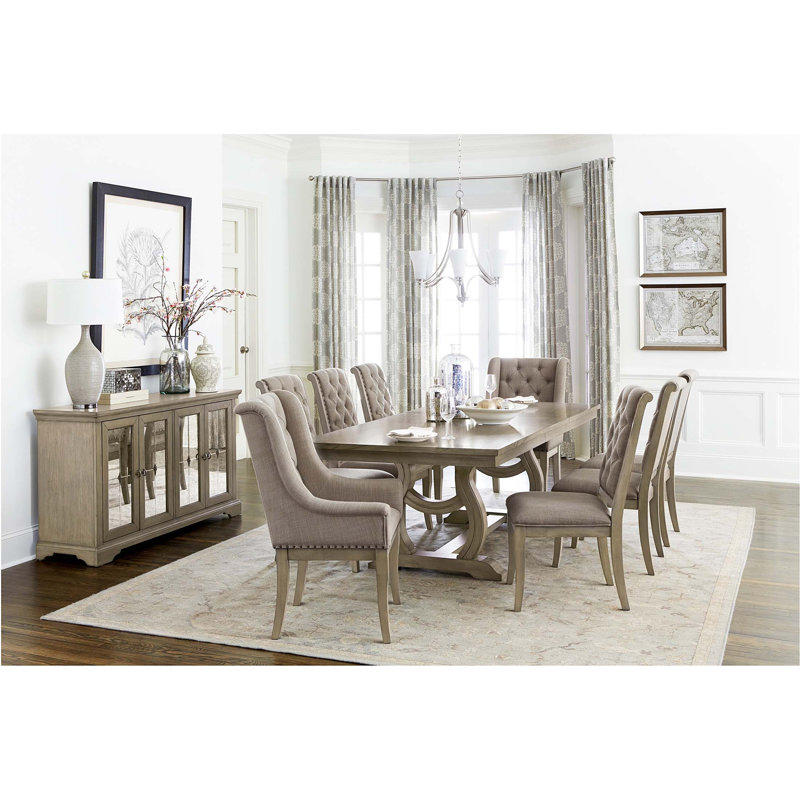 Ensemble de 2 fauteuils à accoudoirs traditionnels de luxe avec tissu capitonné, garniture cloutée et élégance repas classique