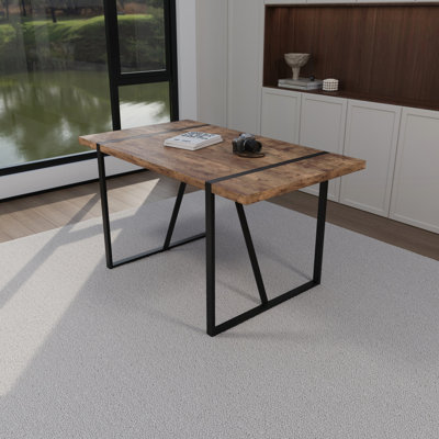 Table de salle à manger de 55 po en bois aggloméré rectangulaire moderne et industriel en bois foncé, pour 4 à 6 personnes, plateau de table en bois d'ingénierie de 1,5 po d'épaisseur et pieds rectangulaires noirs en métal, utilisés pour la maison et la cuisine