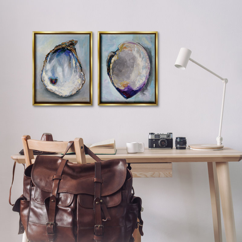 «Open Oyster Clam Shell» par Jeanette Vertentes, Cadre flottant métallique doré, H 21 po x l 17 po