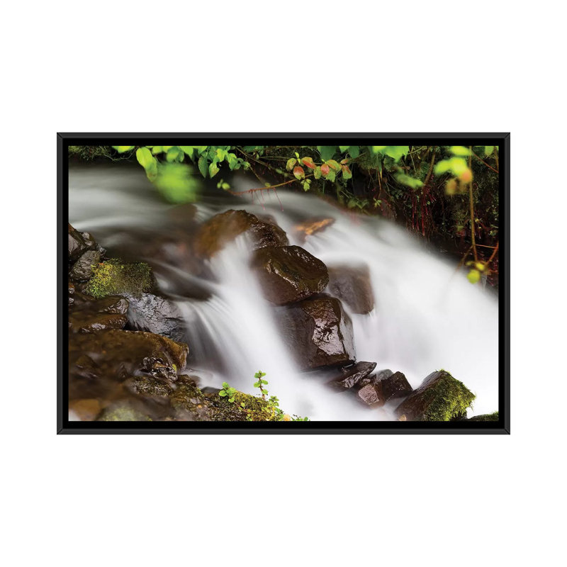 «Waterfall, H 18 po x l 26 po x P 1,5 po, Toile encadrée noire, Pas de tapis