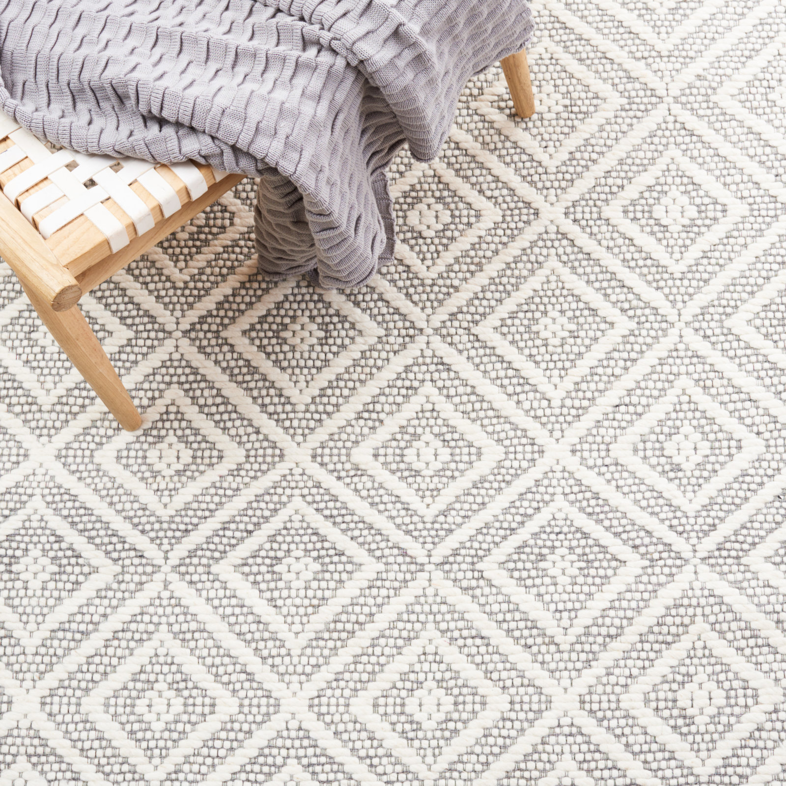 Pompano Ivory Grey Hand-Woven Geometric Rug, Runner 2' 3" x 8'