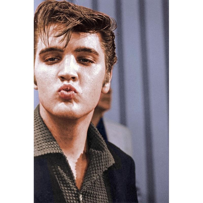 Elvis Presley: Le Baiser - photographie, H 10 po x l 8 po