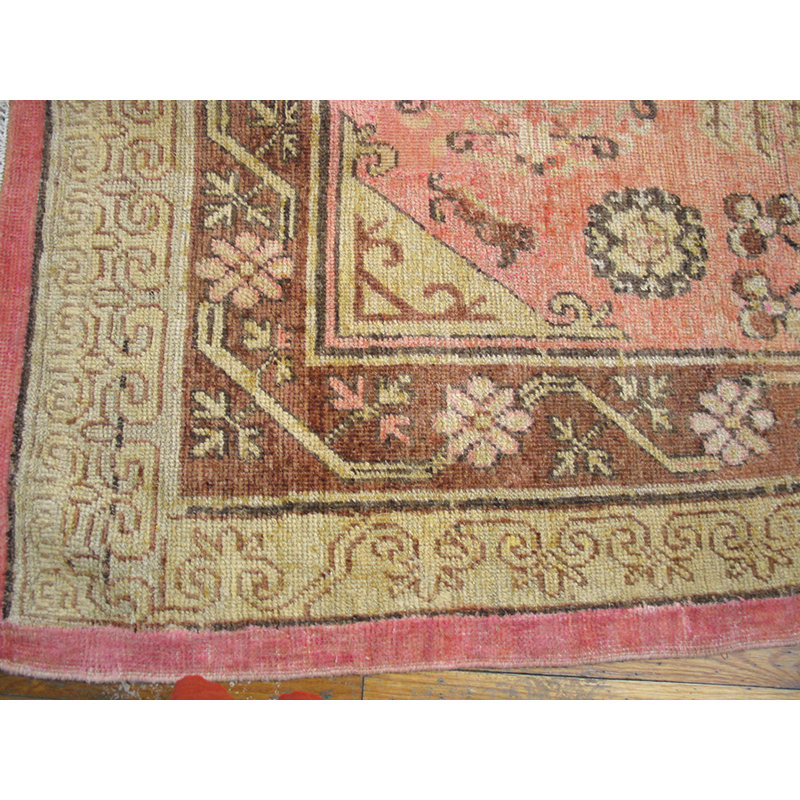 Tapis Khotan unique en son genre