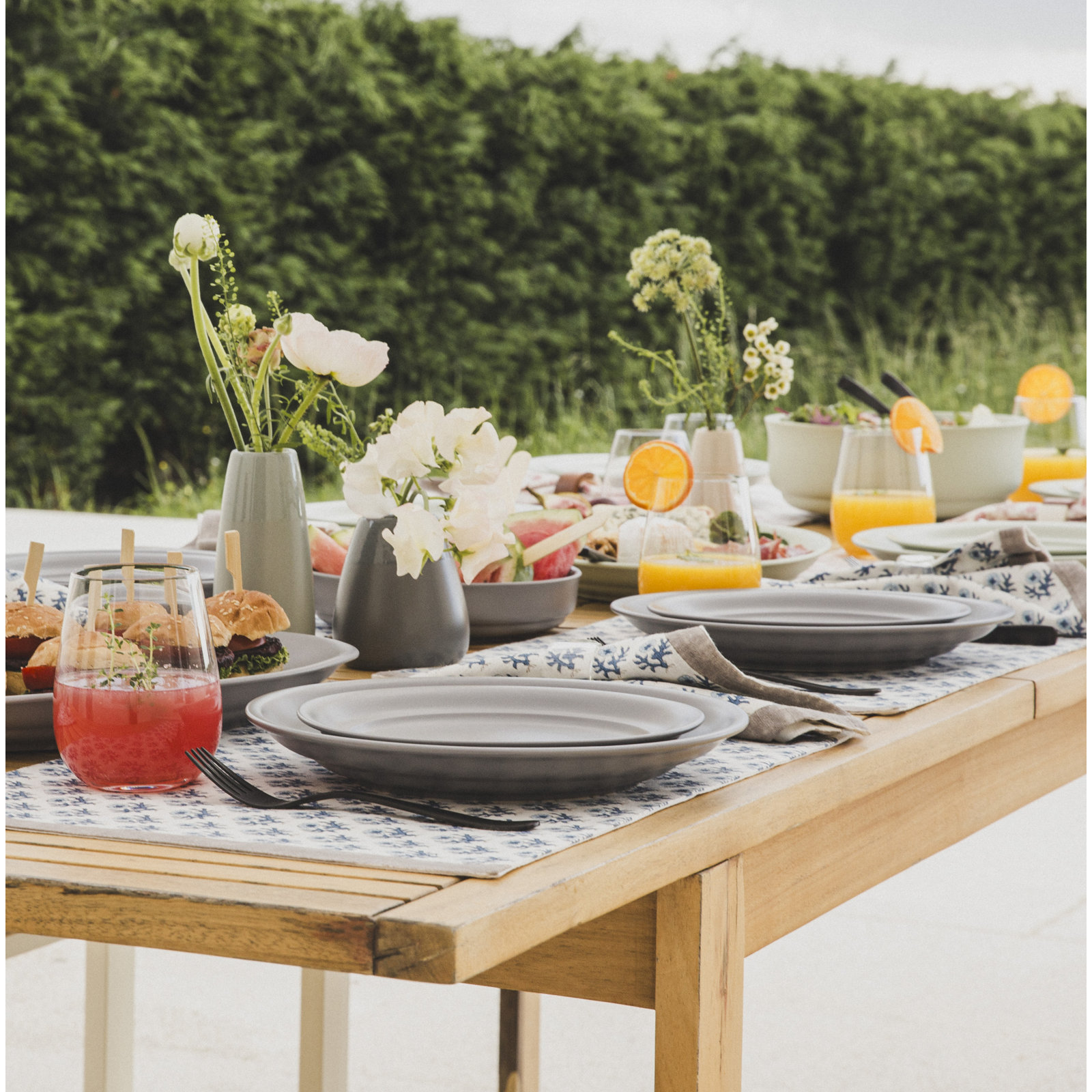 over&back Rimmed 12-Piece Semi Hand-Finished Stoneware Dinnerware Set, Service for 4, Charcoal