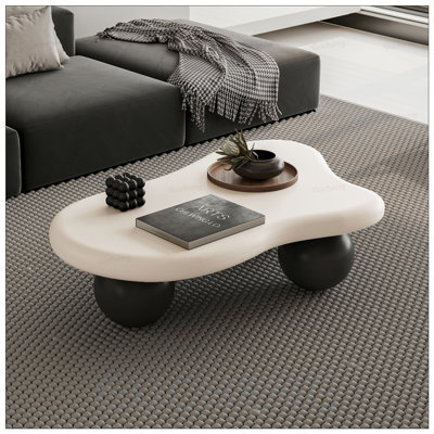 Table basse en forme de nuage avec 3 pieds sphériques élégants et spacieux pour les salons modernes