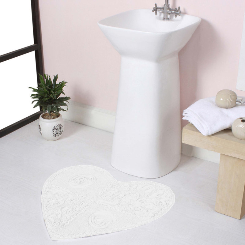 Schoenberger Heart Shape Bath Rug 25"x25", White