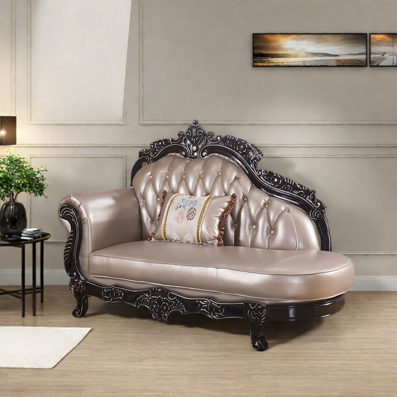 Élégante chaise en bois sculpté, Orienté à gauche (vu de face)