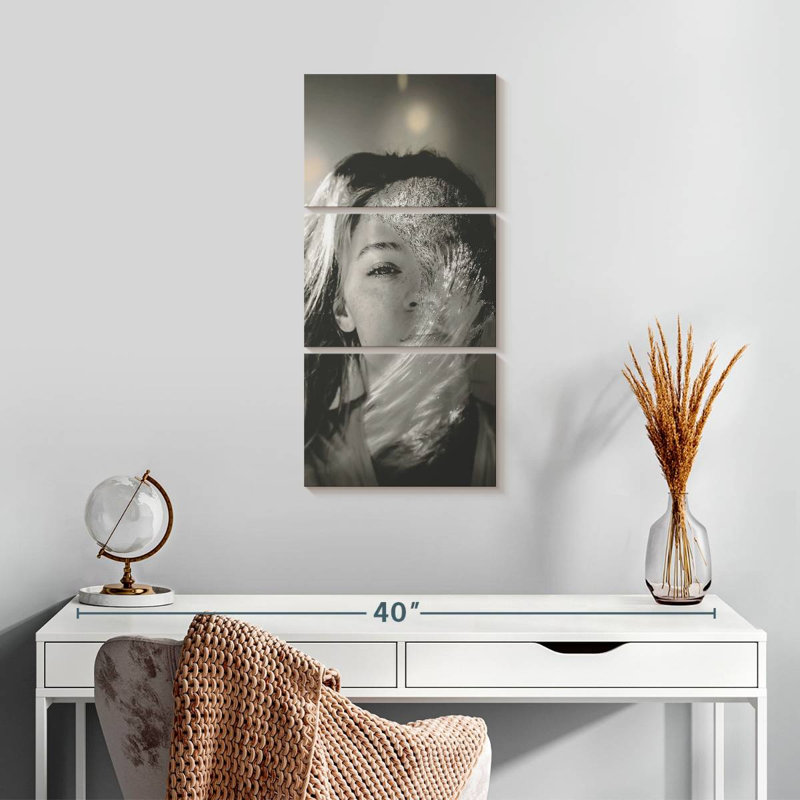 Portrait de surfeuse, H 27 po x l 12 po