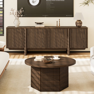 Ensemble de 2 meubles de salon modernes en bois naturel, comprenant un meuble télé et une table basse cannelée avec rangement.