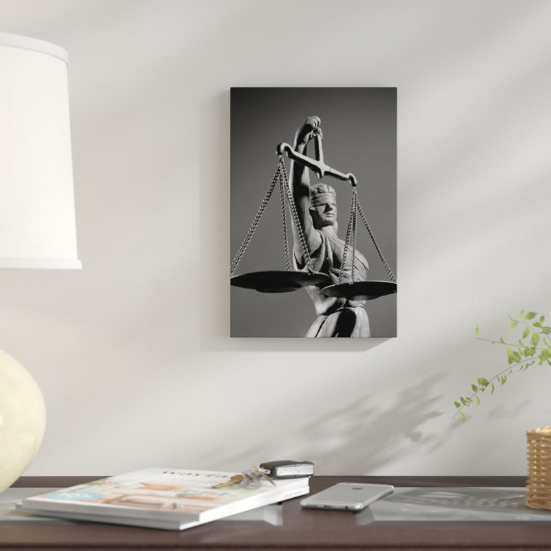 Reproduction de photo sur toile tendue, "1970 statue of blind justice holding balances", H 12 po x l 8 po x P 0,75 po
