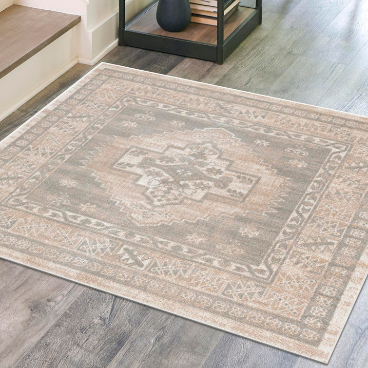 Edvardas Oriental Indoor Rug