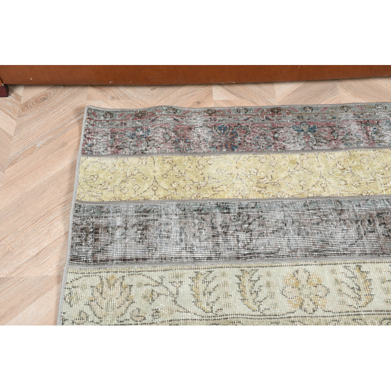 Tapis turc patchwork fabriqué à la main en jaune vif pour les petits espaces et la cuisine avec un design oriental esthétique