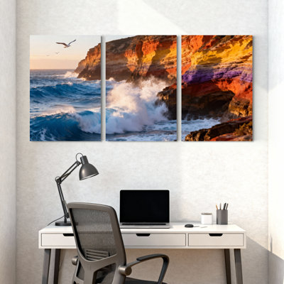 Ensemble de 3 impressions sur toile, "Scenic & Cityscapes Ocean Waves Crash Against Colorful Cliff"