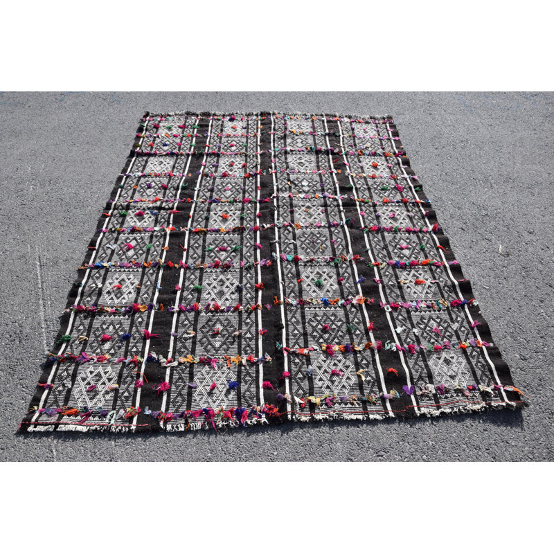 Tapis turc en laine fabriqué à la main pour la chambre à coucher avec un style bohémien et un design noir et blanc