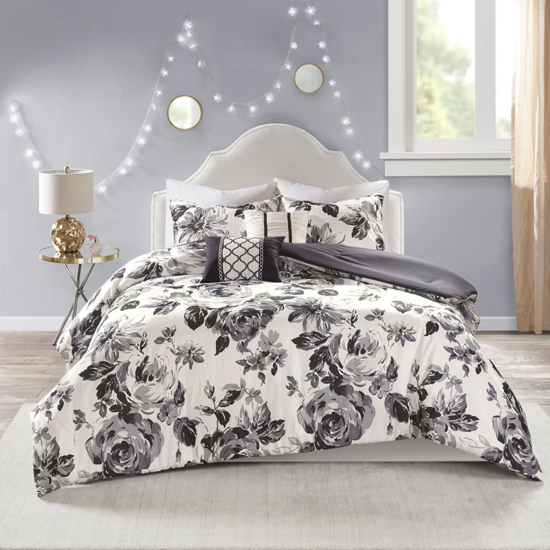 Dorsey Black & White Floral Comforter Set, Full/Queen Comforter + 2  Shams + 2 Throw Pillows