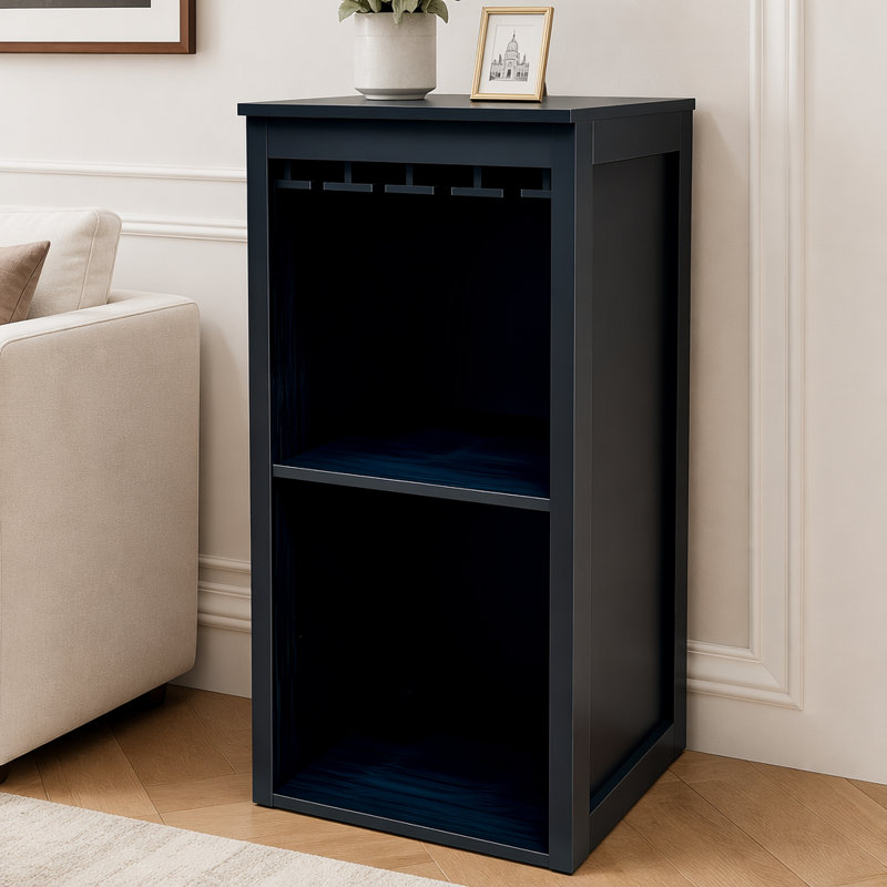 Armoire à vin modulaire avec huche et tablettes de rangement pour une organisation et une présentation polyvalentes.