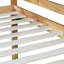 Lit simple au-dessus d'un lit mezzanine avec solutions de rangement polyvalentes - Maximiser l'utilisation de l'espace pour garder votre chambre propre-992758912
