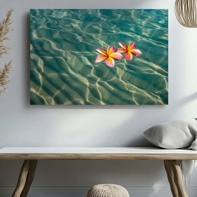 Toile une scène tropicale sereine avec deux fleurs de plumeria vibrantes, art mural flottant gracieusement sur la surface de l'art mural sur toile transparent