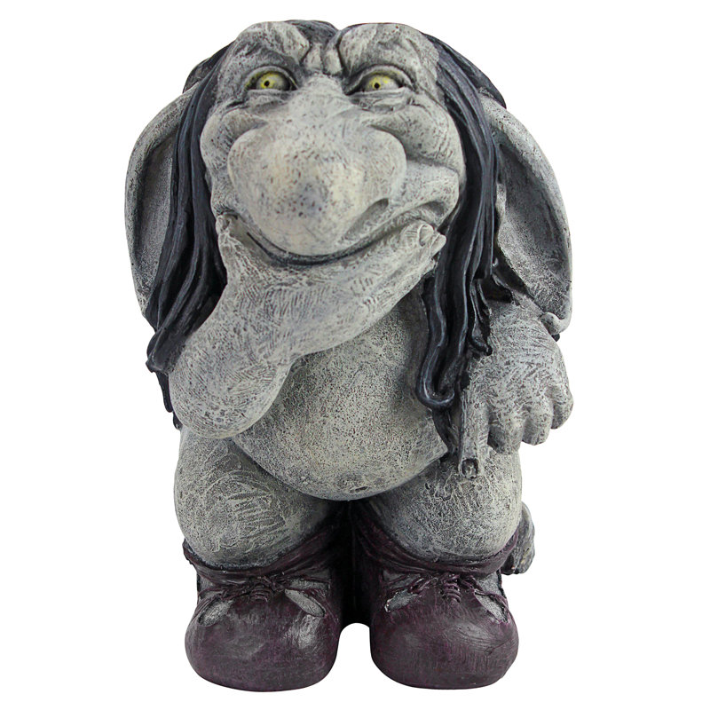 Réfléchissant à la statue de Sylvester, le cynique gnome troll