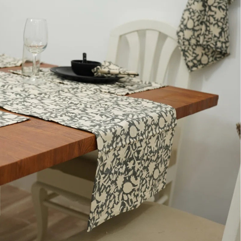 Chemin de table Red Barrel Studio® 16X90 Home, luxueux décor de table, Manikarnika, gris, Rectangle 11 po