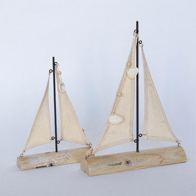 Ensemble de 2 coquillages sur des voiliers