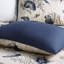 Couette bleue King avec coussins décoratifs brodés, en microfibre bleue, passepoilée imprimée