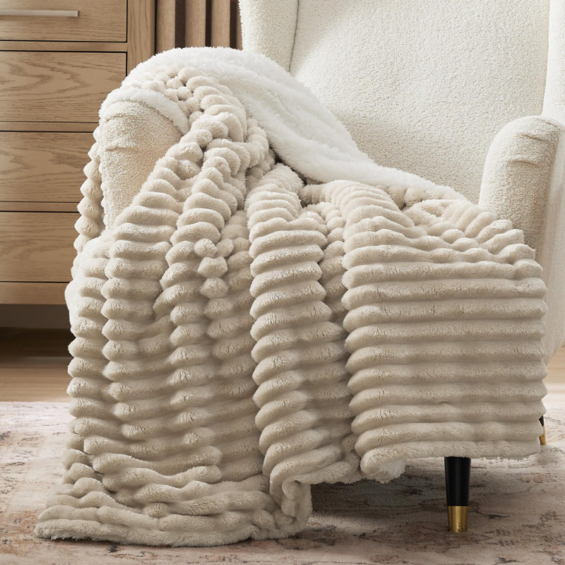 Couverture polaire sherpa Bedsure, réversible, douce et chaude, motif à rayures pour un confort quotidien, Grand lit