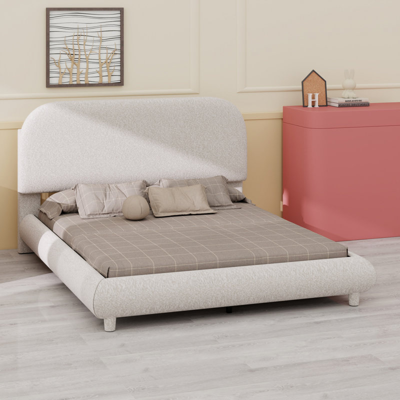 Lit plateforme tapissier, tissu molletonné en forme de peluche
