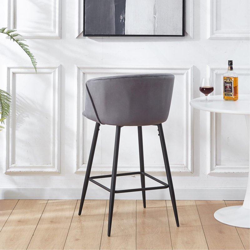Tabouret de bar à hauteur de comptoir, ensemble de 2, pieds en métal noir, revêtement en velours pour pub, restaurant, îlot de cuisine (gris foncé)