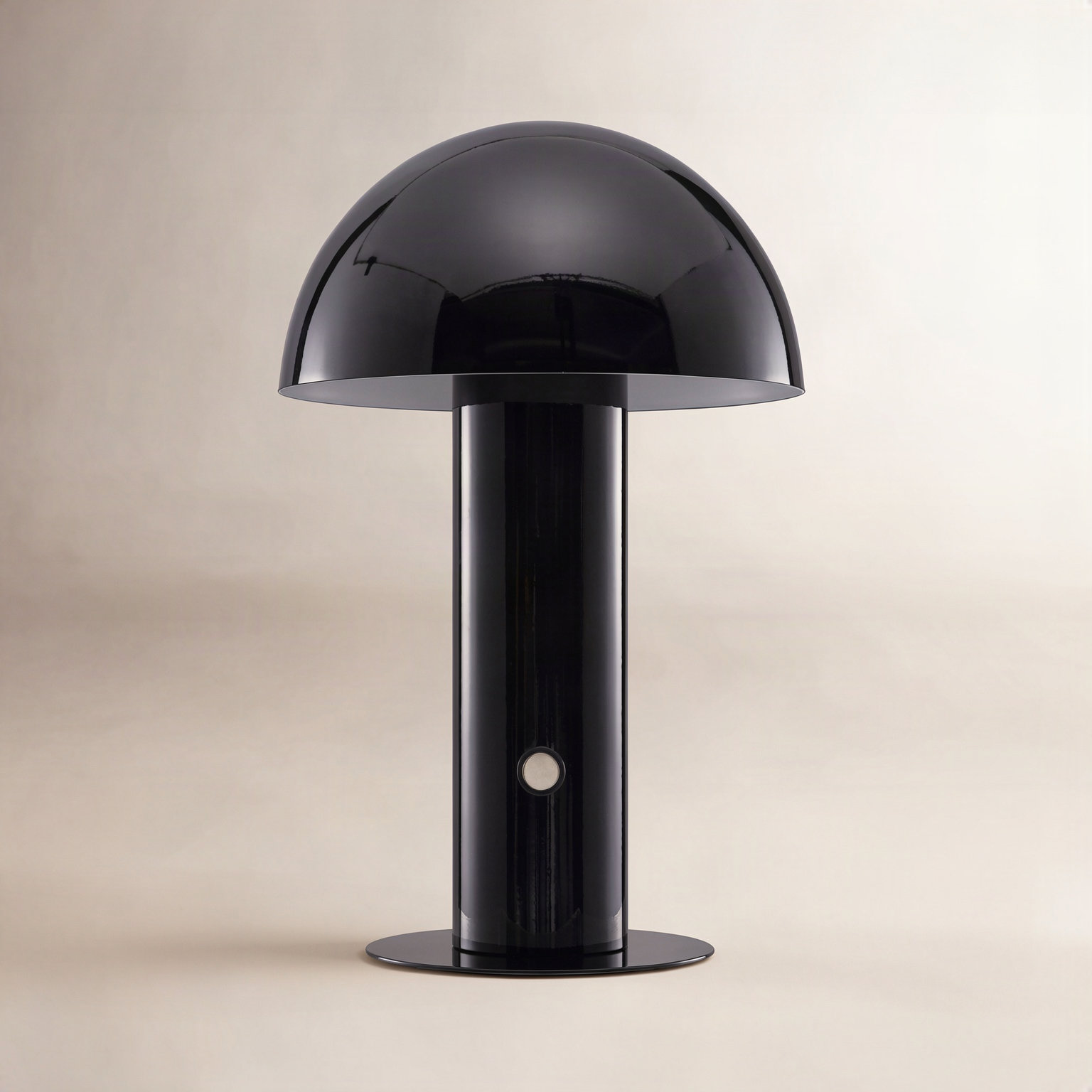 Viv Metal Desk Lamp, Black