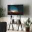 Meuble télé mobile à roulettes avec station de charge, support pour télé mobile avec tablette de rangement