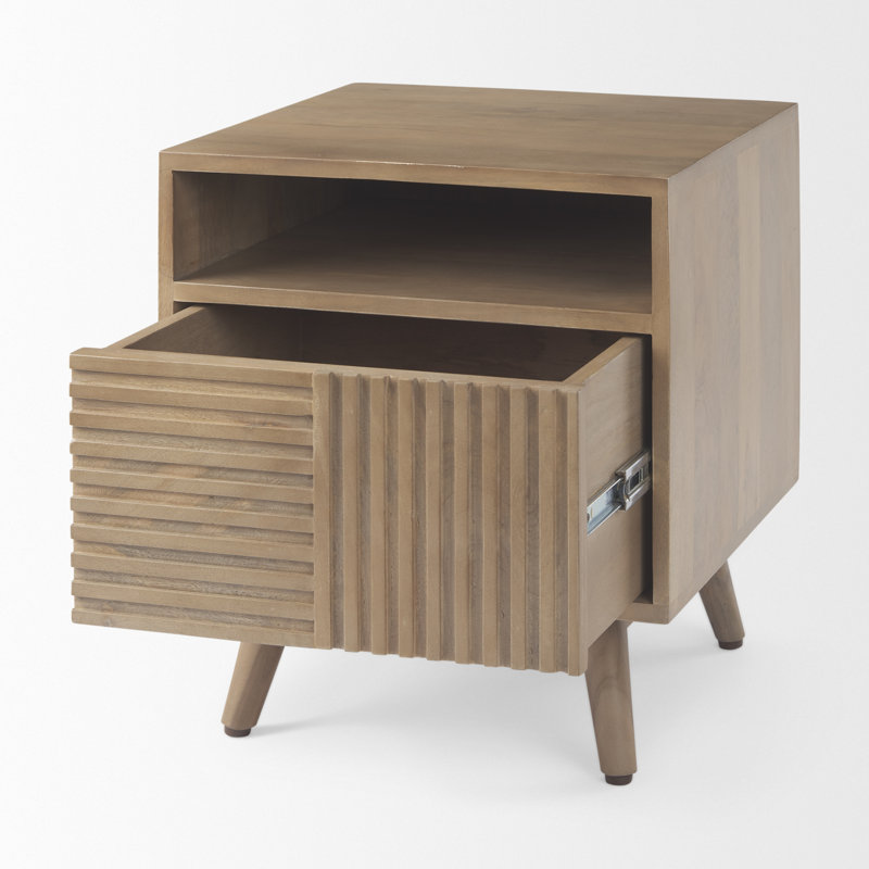 Table d'appoint en bois massif brun clair P 19 po x l 19 po x H 21,5 po Emmalou