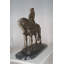Statue homme sur son cheval en bronze - Taille: L 30 po x l 10 po x H 25 po.