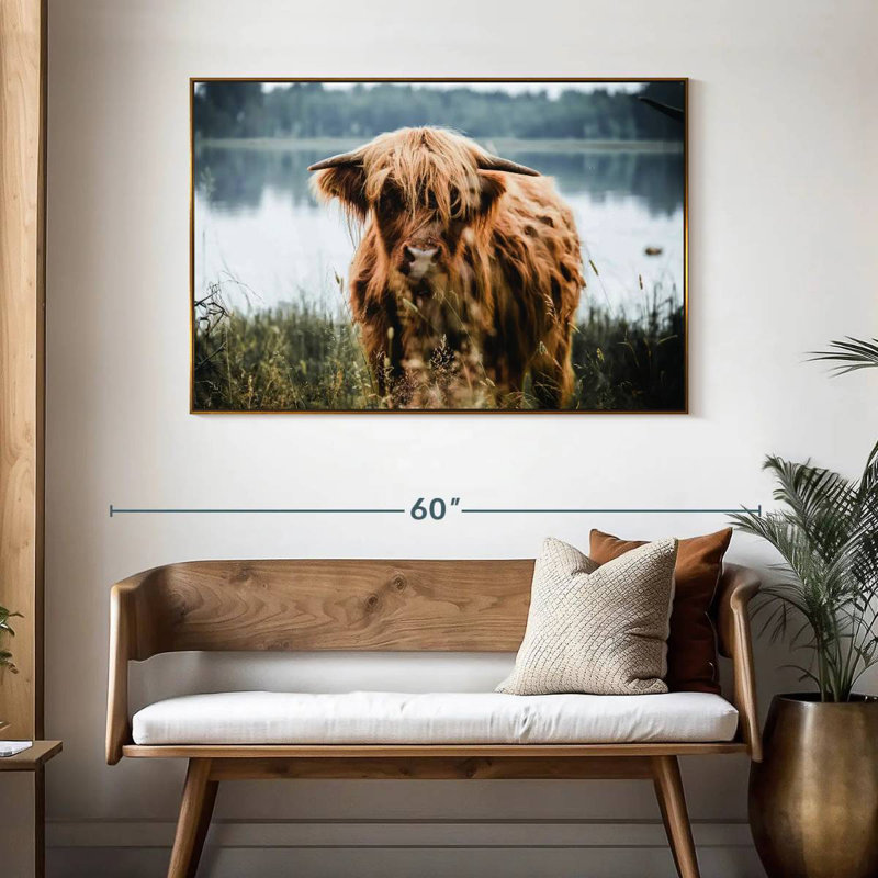Vache Lakeside Highland, 46 po x 31 po, Cadre flottant doré