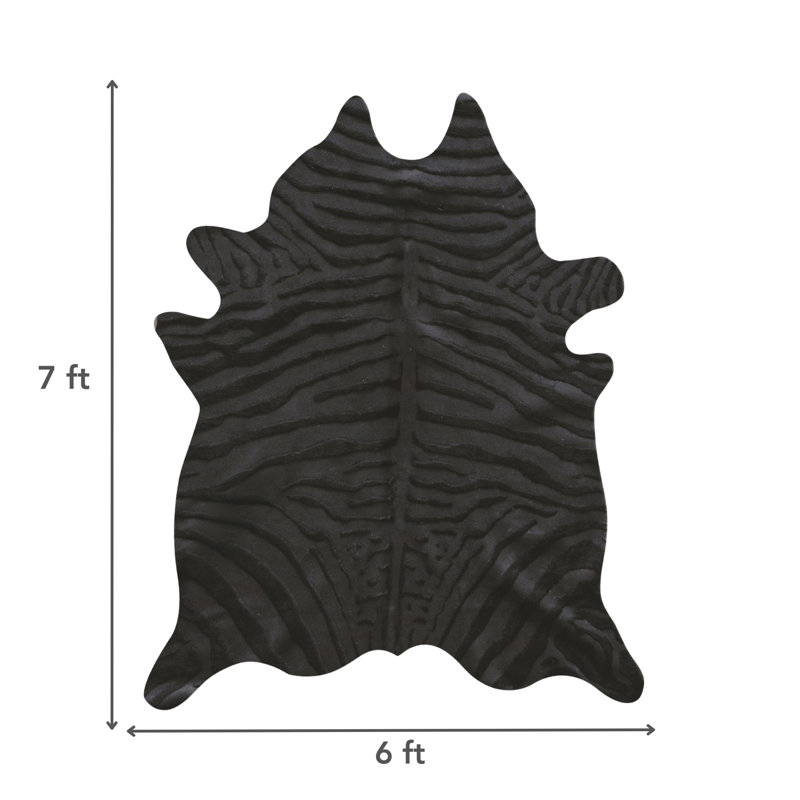 Tapis noir en peau de vache 6 pi x 7 pi khanna