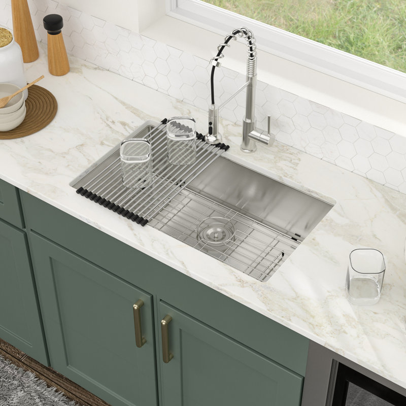 Évier de cuisine encastré à simple cuve en acier inoxydable de calibre 16 L 30 po x l 18 po