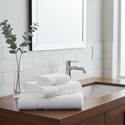 White 4-pack Extra-large Bath Towels, 30.2 X 60.2 Inches, 100% Cotton, Larger And Lighter, Quick-drying And Highly Absorbent, Super Soft, Ideal For The Bathroom.