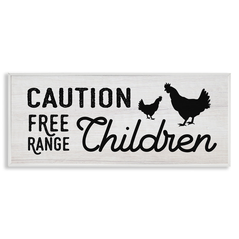 «Attention Free Range Children Sign Family Farm Birds» par Daphne Polselli - impression d'art textuel, H 10 po x l 24 po