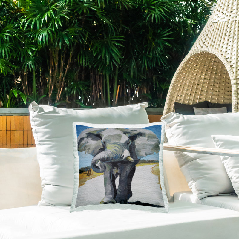 Coussin d'extérieur imprimé Majestic Elephant on Path, par Violeta Vollmer
