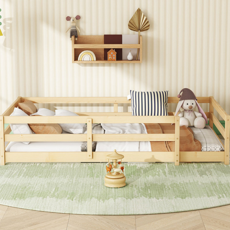 Lit simple au sol en bois de pin avec clôture, aspect naturel, conception stable, sans sommier, assemblage rapide, multifonctionnel pour «Bedtime Singing Storytelling»