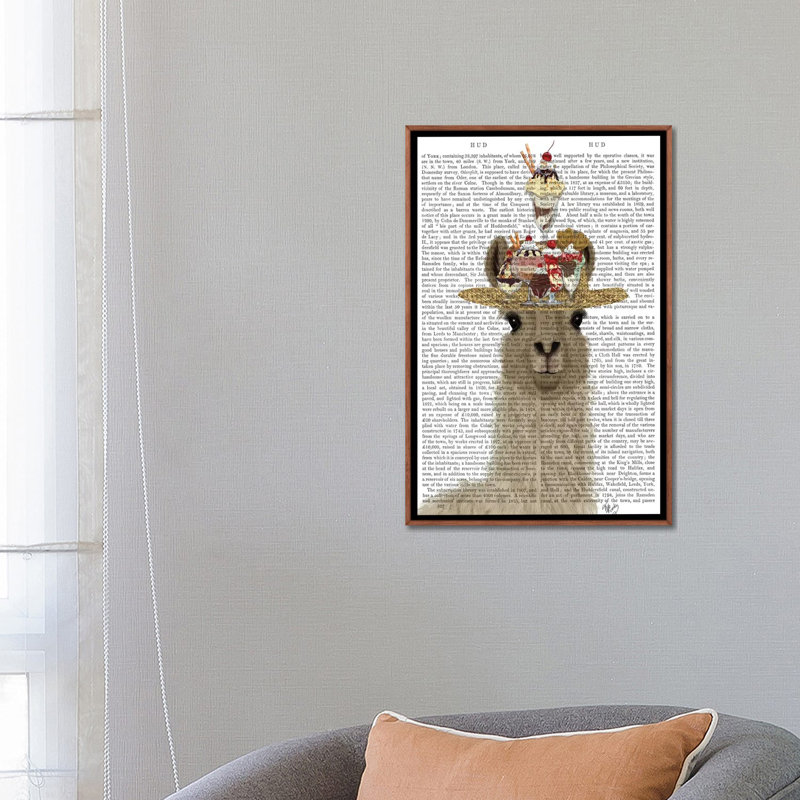 «Llama Ice Cream Hat» par Fab Funky, reproduction d'art graphique, H 26 po x l 18 po x 1,5 po, Toile avec cadre en bois brun