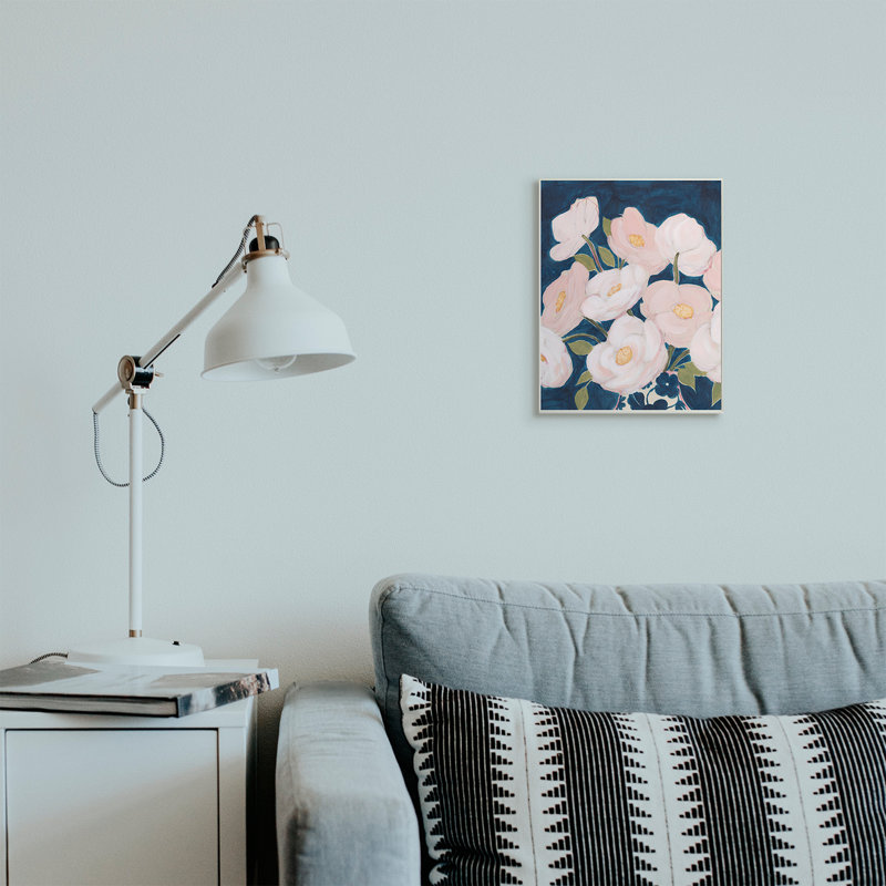 Fleurs printanières, pétales roses sur bleu profond, H 15 po x l 10 po, Plaque murale