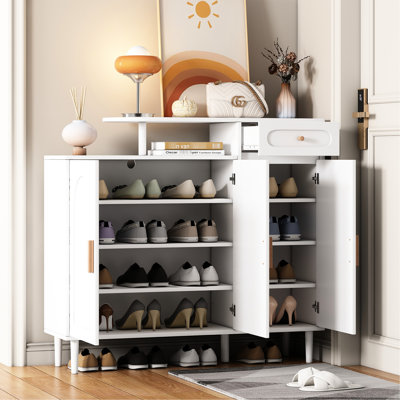 Range-chaussures avec plaque supérieure incurvée et tablettes réglables, blanc, pour le salon, le vestibule, un élégant tiroir à tablettes blanches, des portes arquées, un bureau spacieux,