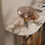 Console de style moderne en pierre frittée-555262589