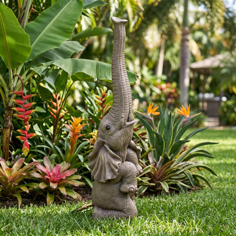 Statue de l'arroseur minuscule l'éléphant