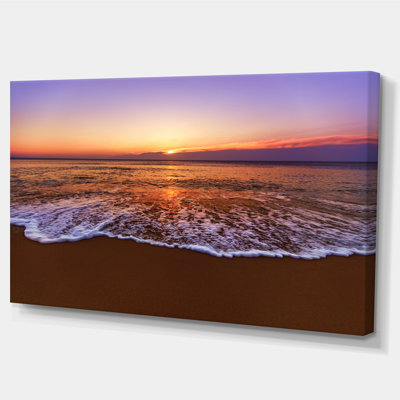 Eaux de mer teintées oranges au coucher de soleil, reproduction de photo sur toile tendue