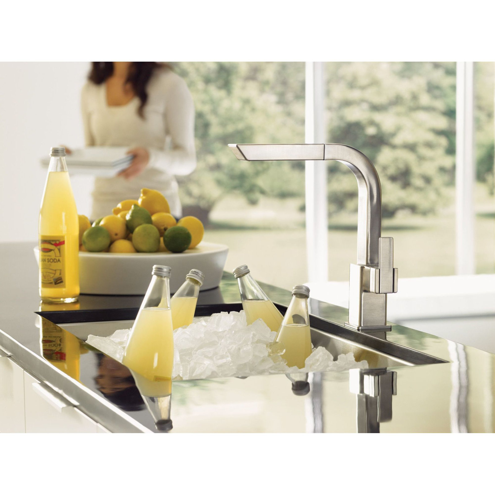 90 Degree Pull Out Single Handle Kitchen Faucet with Duralock™, Chrome