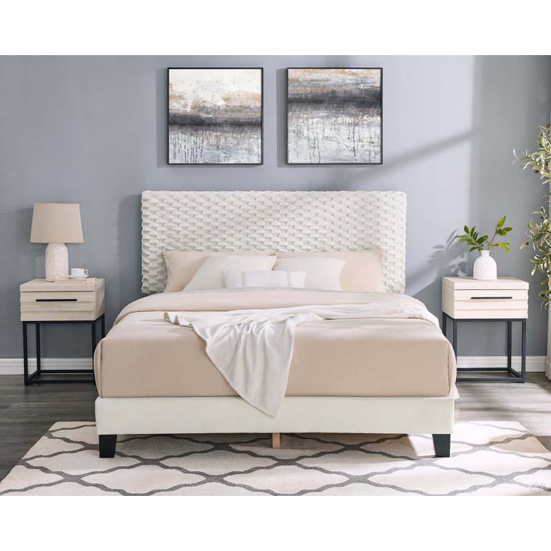 Ensemble de chambre à coucher 3 pièces Findlay, lit rembourré 3D moelleux avec deux tables de chevet