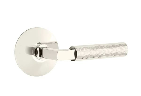 Mortaise intérieure Emtek Select Passage avec rosette moderne et tige carrée en L, levier martelé, Nickel poli, Oui