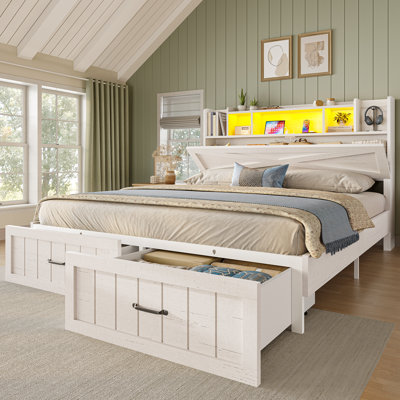 Lit plateforme de style ferme, format Queen, cadre de lit en bois avec tiroirs de rangement, tête de lit bibliothèque, éclairage DEL et station de recharge, sommier non requis, blanc antique